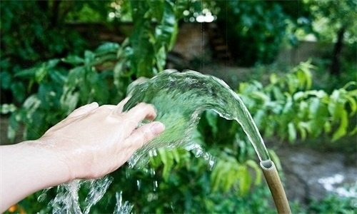 泉水.jpg 泉水.jpg